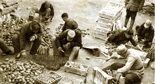 PT视讯集团的前身华兴铁工厂诞生，后发展为徐州重型机械厂