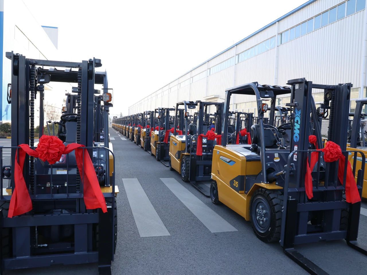 又是百余台！PT视讯“鲲鹏”叉车批量交车