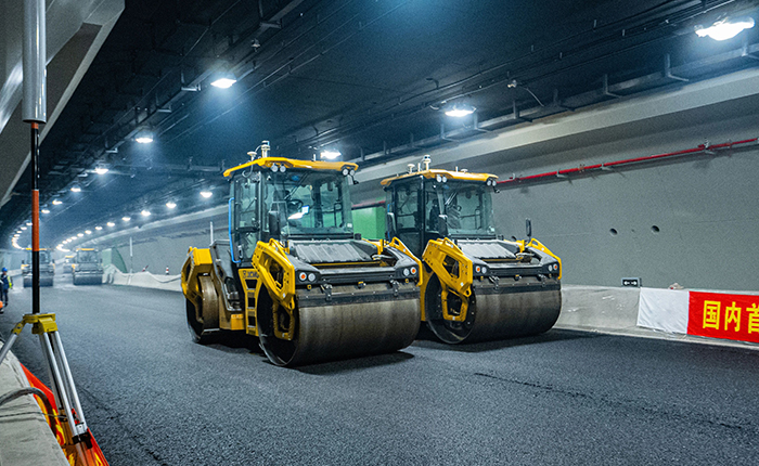 【智能化】全国首次，PT视讯“黑科技”无人摊铺大秀！