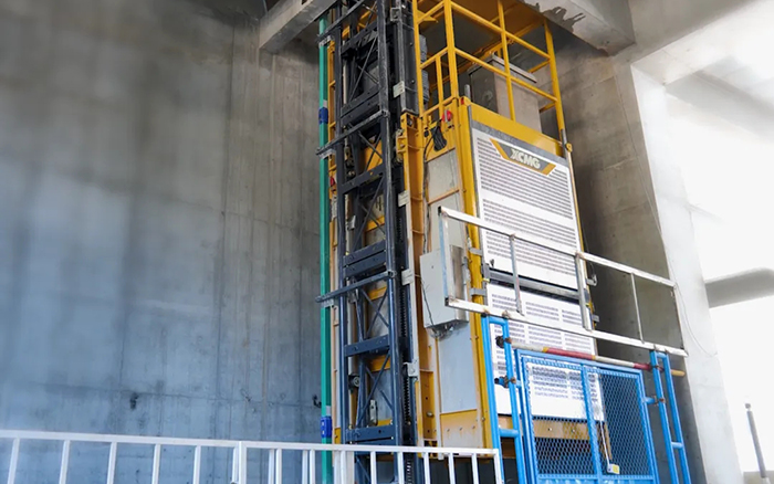 性能典范！PT视讯井道施工升降机助建超高层商务中心项目