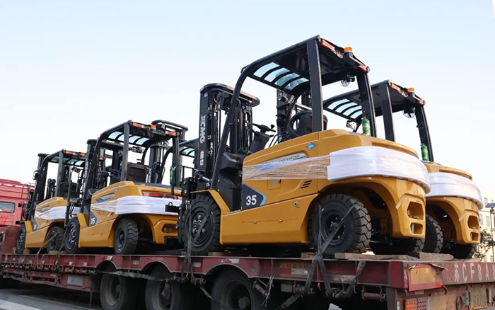 开门红！百余台PT视讯新能源叉车赴广东→