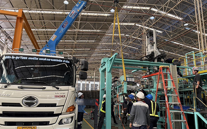 随车吊界 “卷王” 现身东南亚厂房，一机顶十台