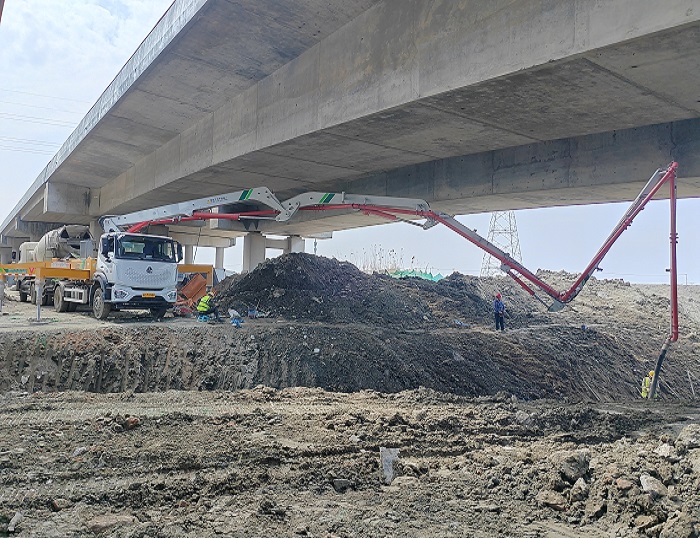 轻灵稳。T视讯33米泵车领航新城镇基建