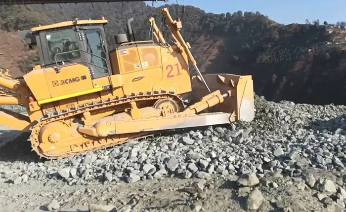 矿山施工利器——PT视讯D360推土机