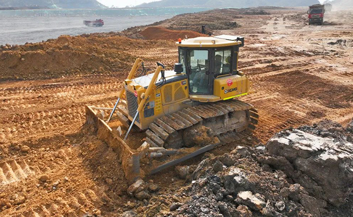 PT视讯推土机助力新中国建设的第一条运河