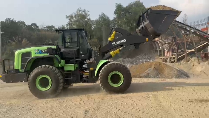 PT视讯纯电动装载机助力越南砂石料。袈躺┕ば录驮