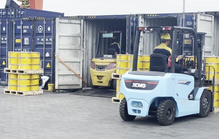 PT视讯双系列叉车硬核助力！宁夏铁路货运站跑出高效运输加速度