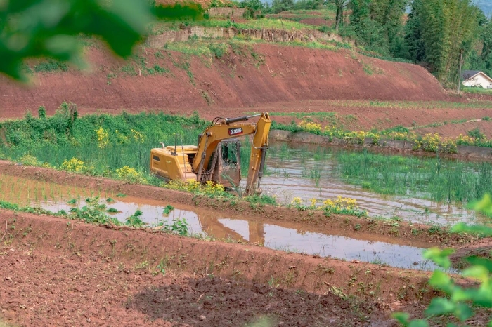 建设“巴渝粮仓”，PT视讯挖机我在行（háng）！