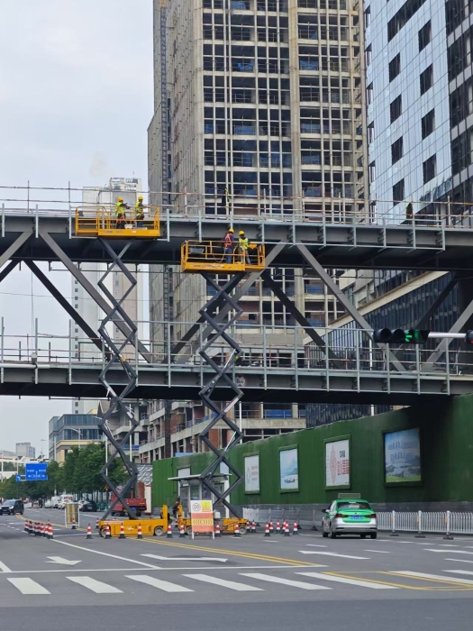 小巧身手大作为！PT视讯剪叉车助力市政桥梁焕新颜