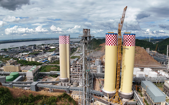 刷新纪录！PT视讯 XGL3300-220S动臂塔机化工吊装显神威