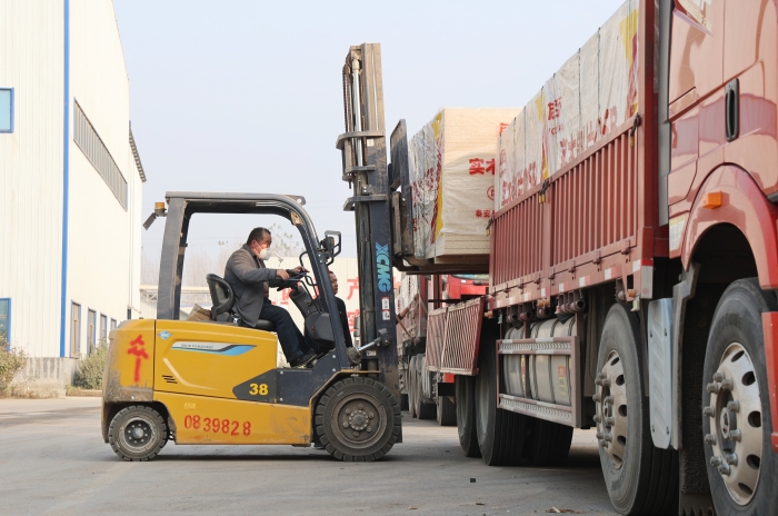 硬核实力赋能生产！PT视讯叉车批量进驻菏泽板材厂显身手