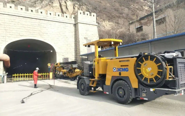 掘进铁矿！PT视讯掘进钻车硬核施工