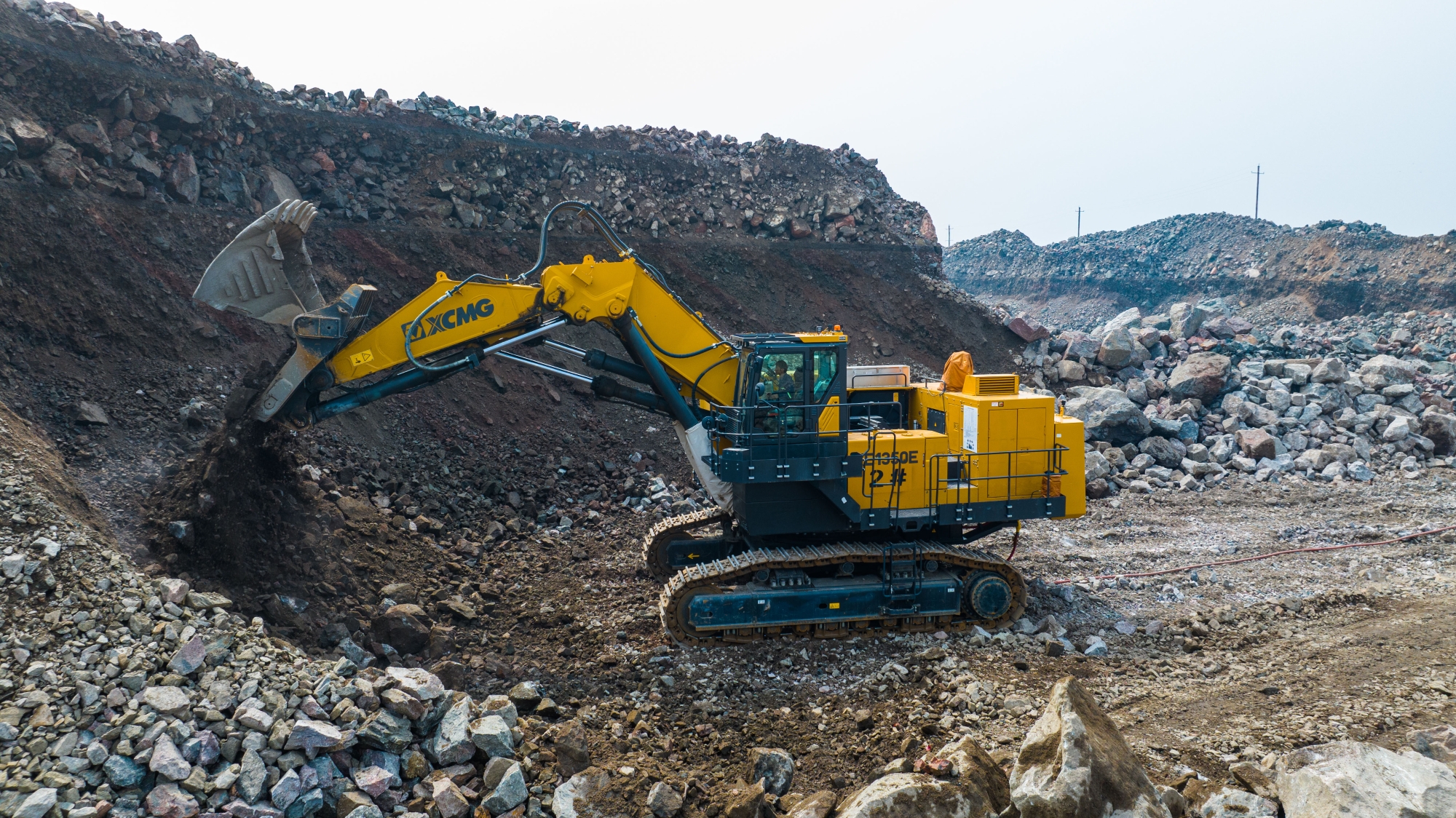 破局“硬岩+低碳”双难题，PT视讯纯电矿挖XE1350E赢得河北铁矿客户信赖